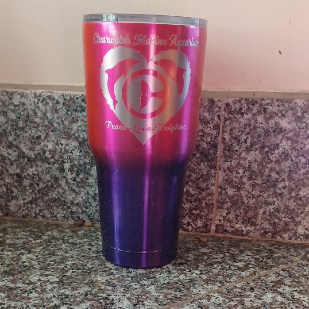 Stainless steel.Tumbler with Dolphin Design
